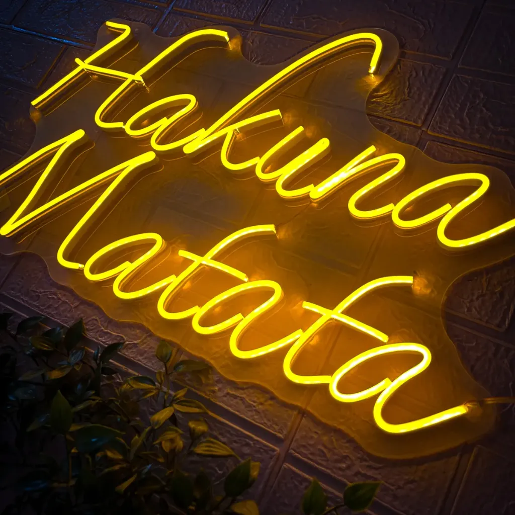 D_NQ_NP_2X_986588-MLM84385149685_052025-F-letrero-led-neon-hakuna-matata.webp