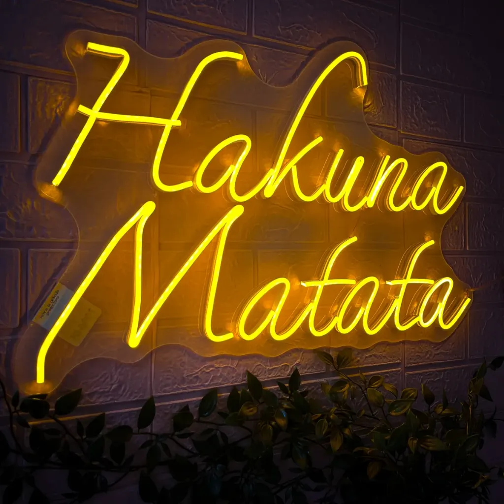 D_NQ_NP_2X_765513-MLM84385080655_052025-F-letrero-led-neon-hakuna-matata.webp
