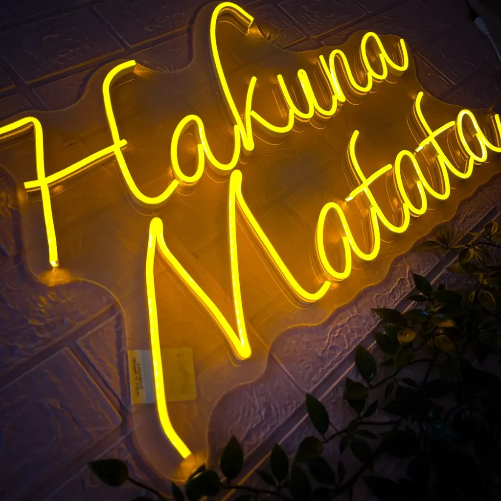 D_NQ_NP_2X_806600-MLM84385575617_052025-F-letrero-led-neon-hakuna-matata.webp