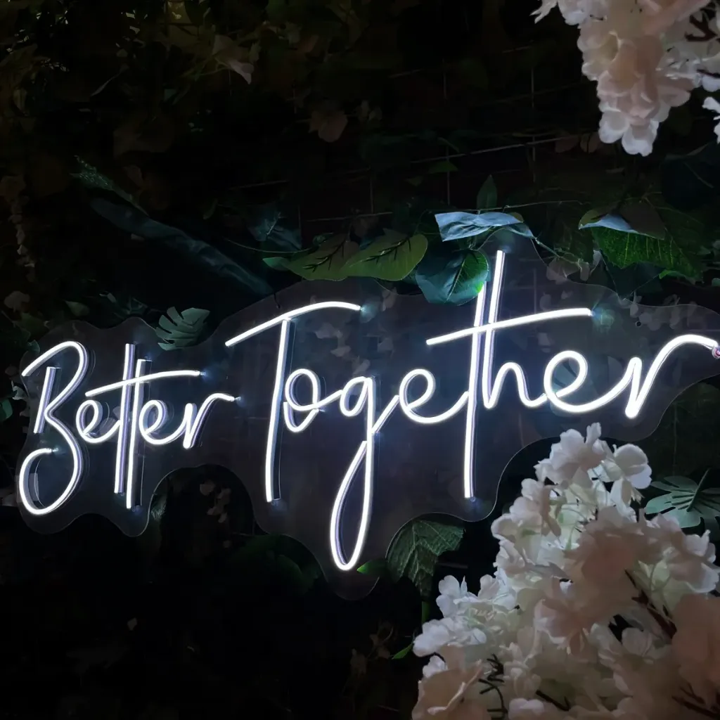 D_NQ_NP_2X_642196-MLM83255716668_042025-F-letrero-led-neon-better-together-boda-luminoso.webp