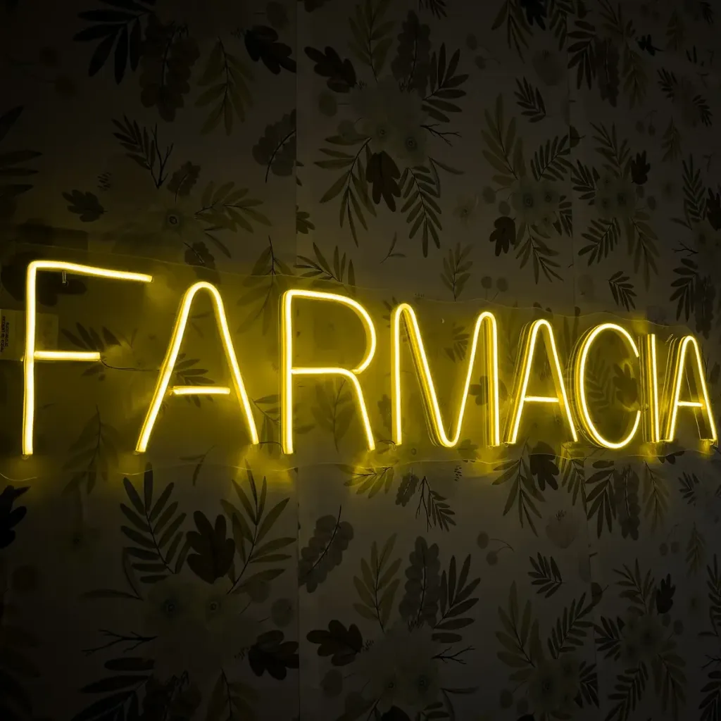 D_NQ_NP_2X_627755-MLM85662193091_062025-F-letrero-led-neon-personalizado-farmacia.webp