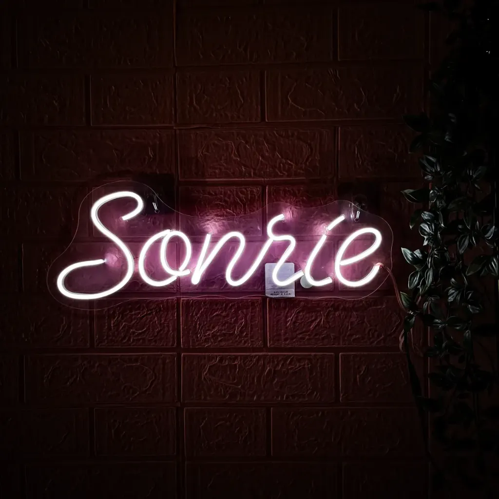 D_NQ_NP_2X_689751-MLM89362955314_082025-F-letrero-led-neon-sonrie.webp