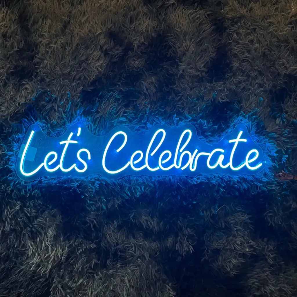D_NQ_NP_2X_892758-MLM88364592439_072025-F-letrero-negocio-personalizado-lets-celebrate.webp