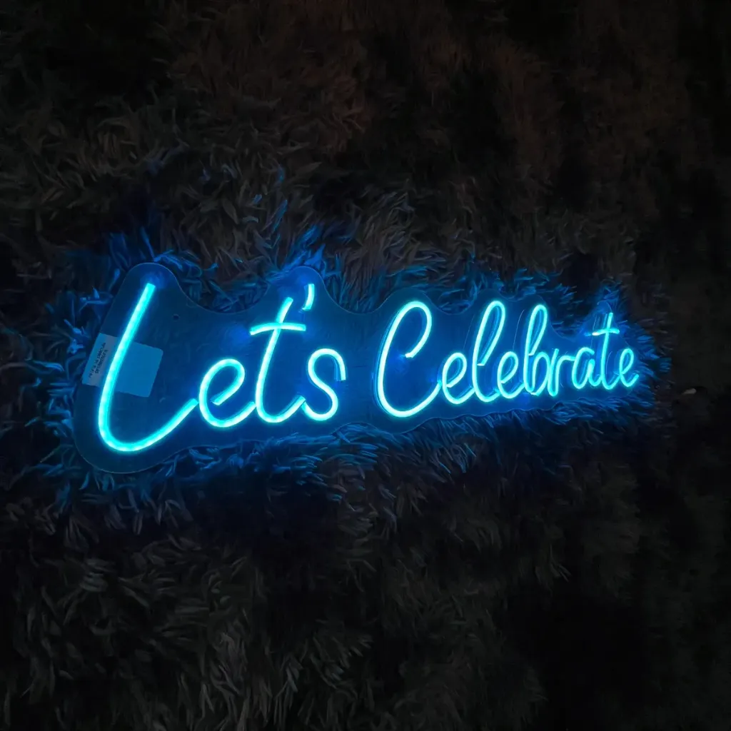 D_NQ_NP_2X_886808-MLM88364672049_072025-F-letrero-negocio-personalizado-lets-celebrate.webp