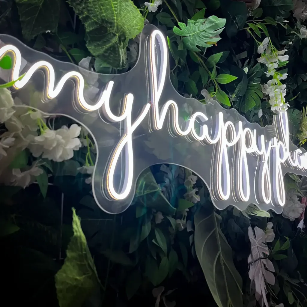 D_NQ_NP_2X_843744-MLM112215744184_062026-F-letrero-led-neon-anuncios-my-happy-place-decorativo.webp