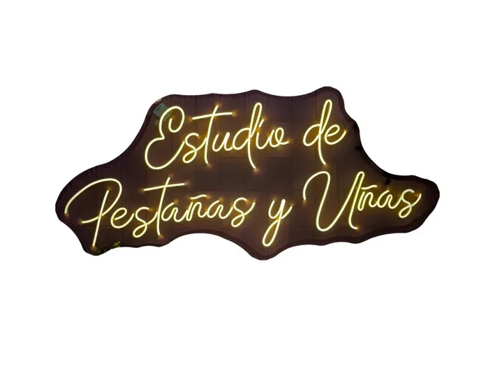 Estudio de Pestañas y Uñas_120cm x 52cm