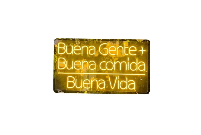 Buena Gente_87cm x 48cm